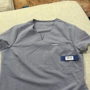 XS Jaanuu scrub set. NWT
